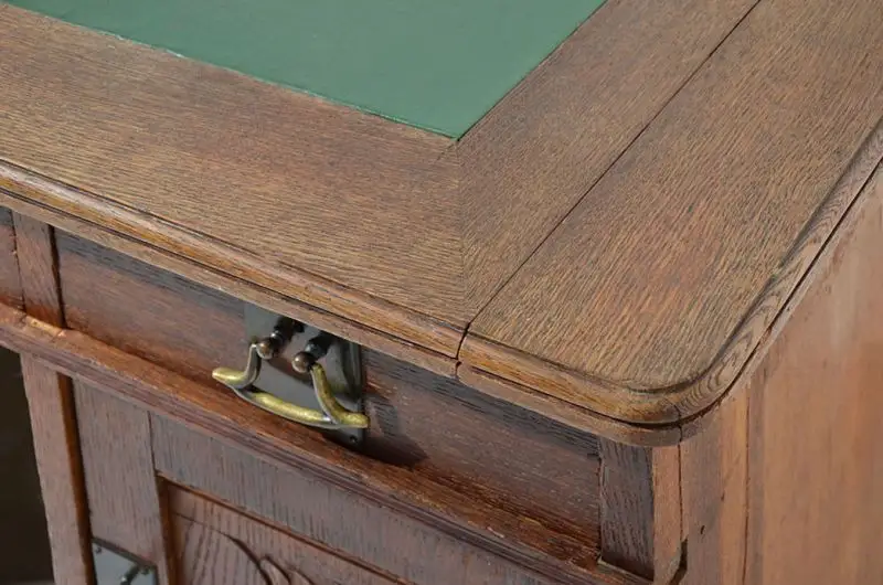 Schöner Antiker Jugendstil Schreibtisch mit Messing von 1920 8