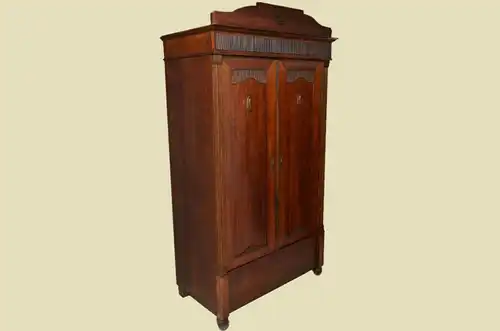 Antiker Jugendstil Kleiderschrank Schrank mit Schnitzerei von 1920