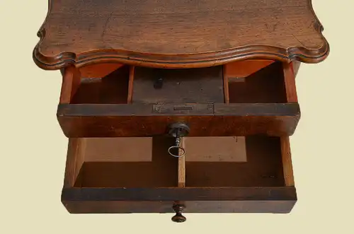 Antiker Louis Philippe Nußbaum Beistelltisch Tisch Nähtisch von 1860