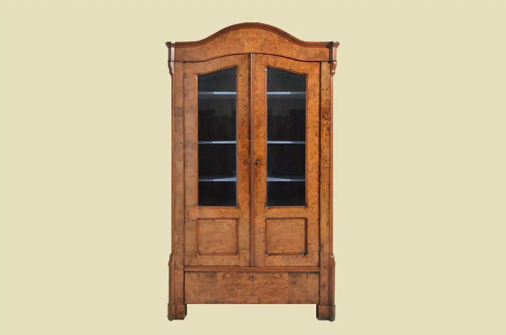Antik Louis Philippe Nußbaum Wurzelholz Schrank Vitrine von 1840 1