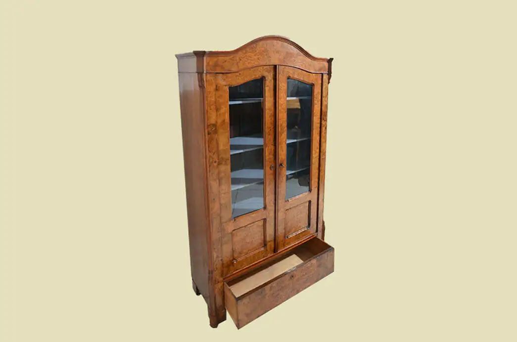 Antik Louis Philippe Nußbaum Wurzelholz Schrank Vitrine von 1840 3