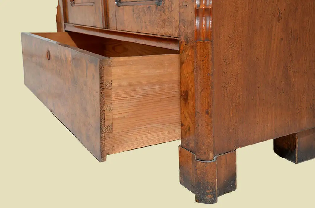 Antik Louis Philippe Nußbaum Wurzelholz Schrank Vitrine von 1840 5