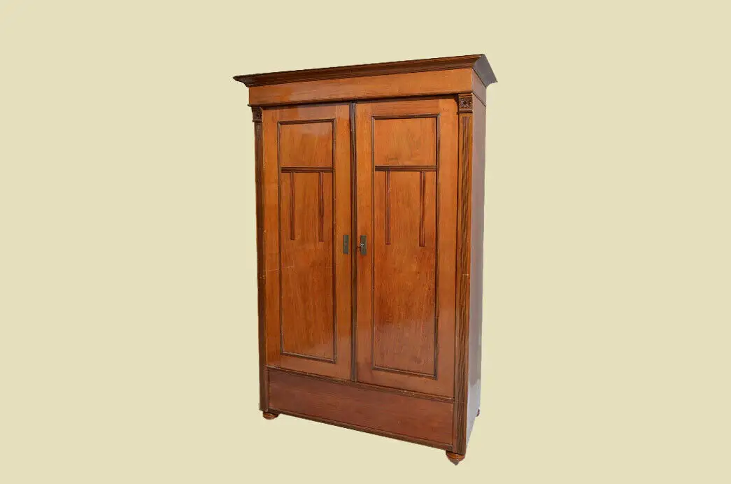 Antiker Jugendstil Nußbaum Kleiderschrank Schrank von 1920 2