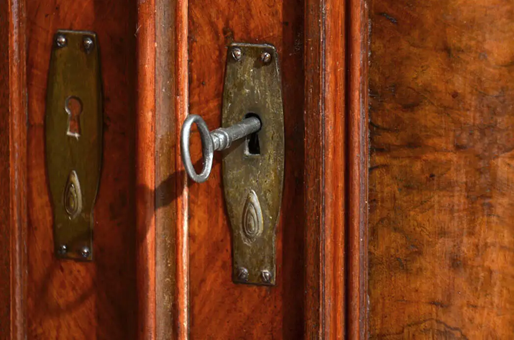 Vertiko ANTIK Gründerzeit Nußbaum Säulen Kommode Schrank ORIGINALvon1880 13