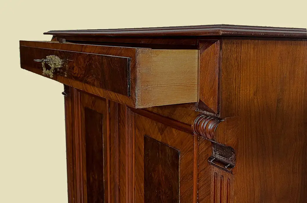 1880er Vertiko Gründerzeit ANTIK Nußbaum Kommode Schrank von 1880 7