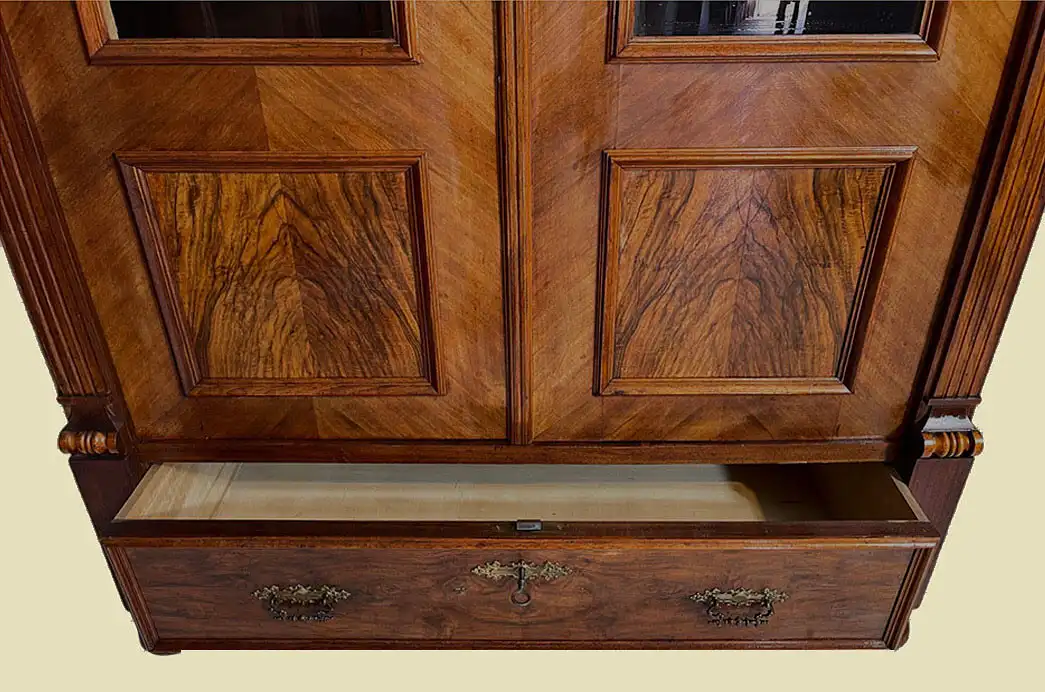 1880er Vitrine ANTIK Gründerzeit Nußbaum Bücherschrank Schrank von 1880 4