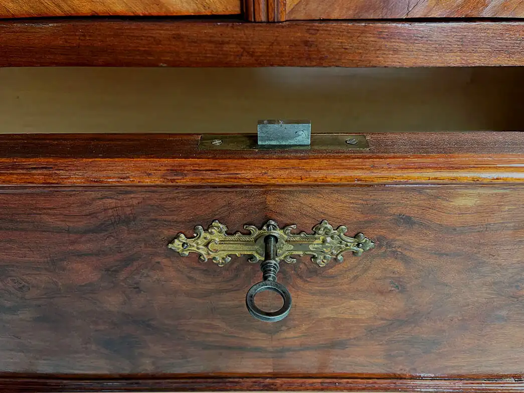 1880er Vitrine ANTIK Gründerzeit Nußbaum Bücherschrank Schrank von 1880 5