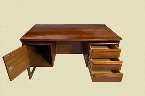 60er Vintage Dyrlund Dänischer Teak Schreibtisch mit Buchablage von 1960