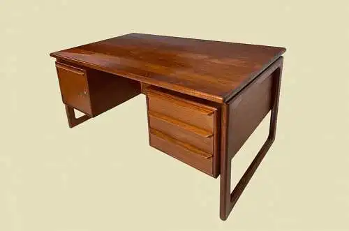 60er Vintage Dyrlund Dänischer Teak Schreibtisch mit Buchablage von 1960