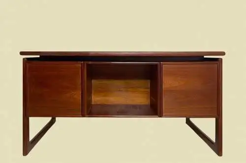60er Vintage Dyrlund Dänischer Teak Schreibtisch mit Buchablage von 1960