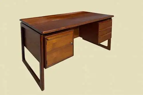 60er Vintage Dyrlund Dänischer Teak Schreibtisch mit Buchablage von 1960