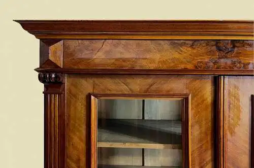 1880er Vitrine ANTIK Gründerzeit Nußbaum Bücherschrank Schrank von 1880