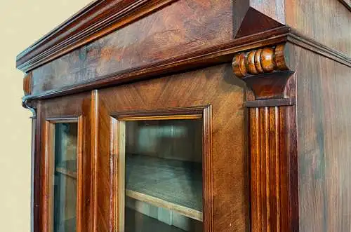 1880er Vitrine ANTIK Gründerzeit Nußbaum Bücherschrank Schrank von 1880