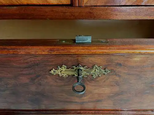 1880er Vitrine ANTIK Gründerzeit Nußbaum Bücherschrank Schrank von 1880