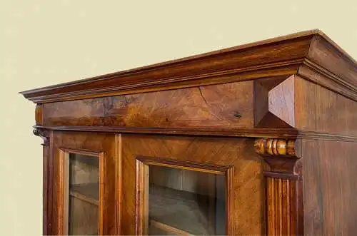 1880er Vitrine ANTIK Gründerzeit Nußbaum Bücherschrank Schrank von 1880