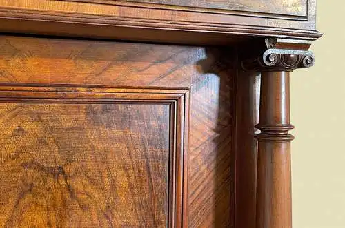 1880er Kleiderschrank ANTIK Gründerzeit Nußbaum Säulen Schrank von 1880