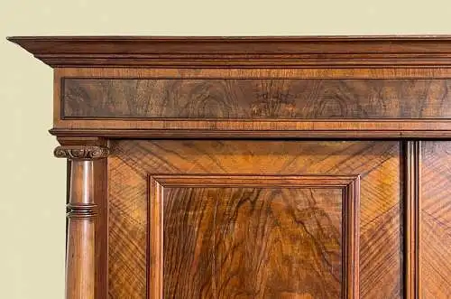 1880er Kleiderschrank ANTIK Gründerzeit Nußbaum Säulen Schrank von 1880