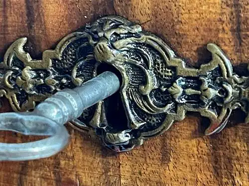 1880er Vertiko Gründerzeit ANTIK Nußbaum Kommode Schrank von 1880