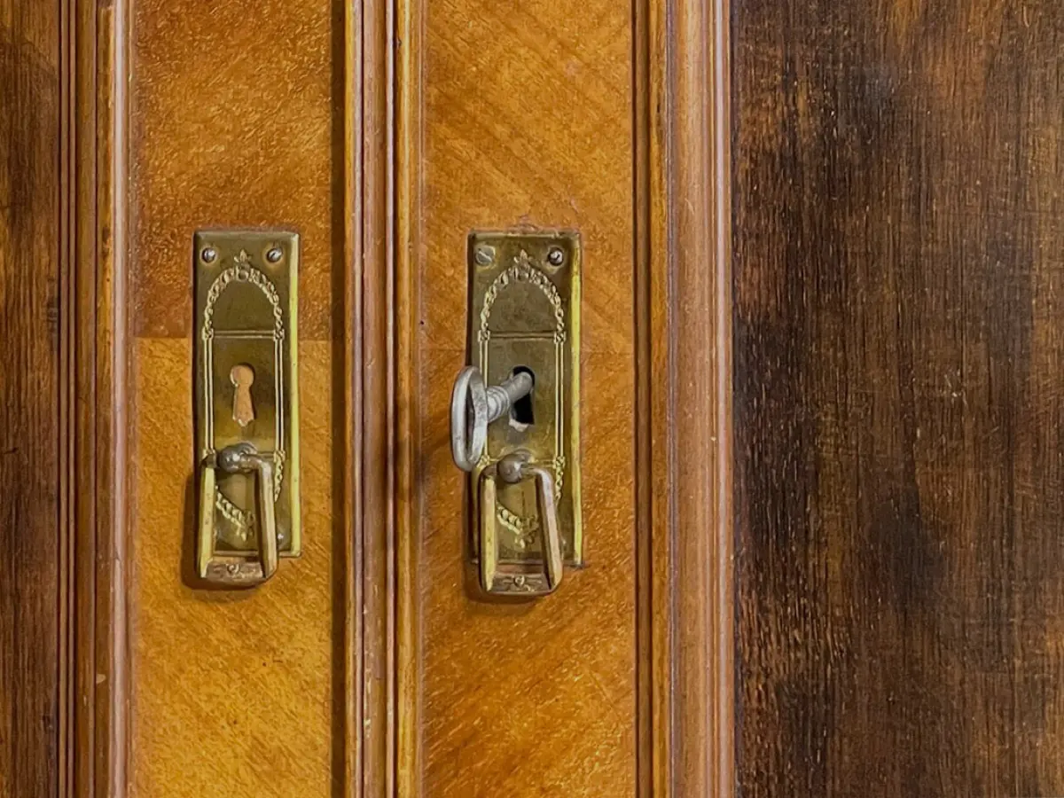 1880er Kleiderschrank ANTIK Gründerzeit Nußbaum Schrank von 1880 14