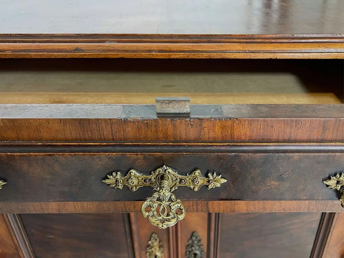 1880er ANTIK Gründerzeit Nußbaum Säulen Kommode Halb Schrank von 1880 8