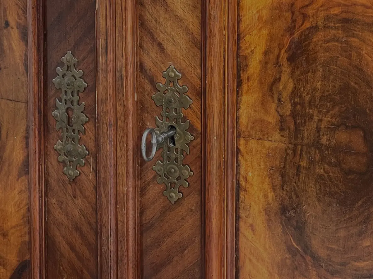 1880er Vertiko ANTIK Gründerzeit Nußbaum Kommode Schrank von 1880 13