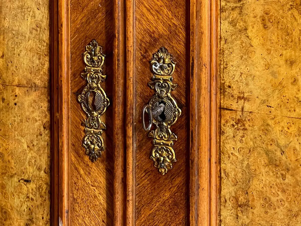 1880er Vertiko ANTIK Gründerzeit Nußbaum Kommode Schrank mit Aufsatz 15