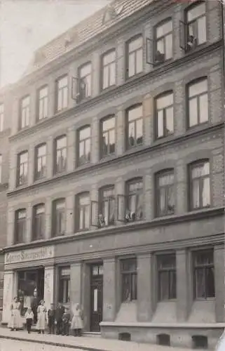 alte orig. AK Kiel Gaarden Echt-Photo-AK Cigarrengeschäft mit Bewohnern 1912 Vorkrieg