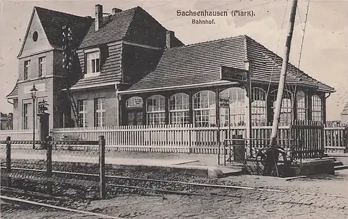 alte orig. AK Sachsenhausen i. Mark b Oranienburg Bahnhof Eisenbahn Schranke 1926 Vorkrieg