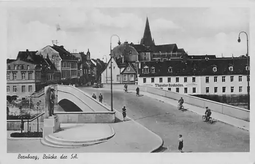 alte orig. AK Bernburg a. Saale Brücke der SA mit Denkmal 1942 Vorkrieg