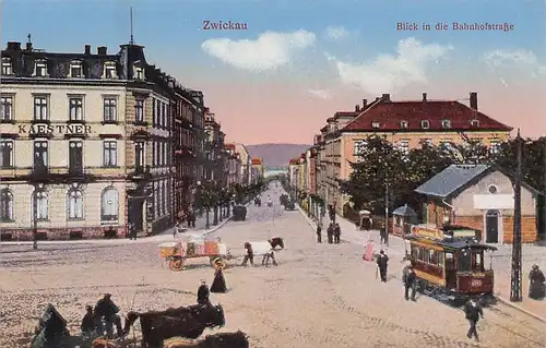 alte orig. AK Zwickau Blick in die Bahnhofstrasse Strassenbahn Vorkrieg