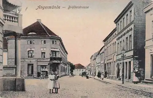 alte orig. AK Angermünde b Joachimsthal Schwedt Mädchen in der Brüderstrasse 1912 Vorkrieg