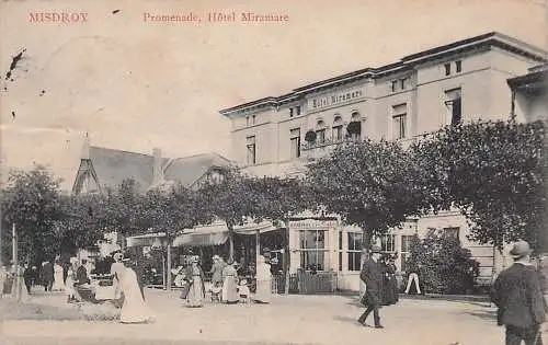 alte orig. AK Misdroy i. Pommern Strassenszene am Hotel Cafe Miramare 1914 Vorkrieg