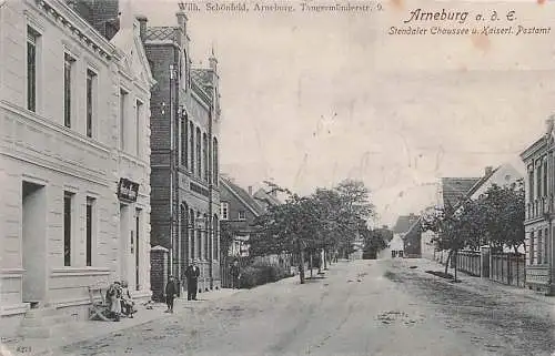 alte orig. AK Arneburg a. Elbe b Osterburg Goldbeck Stendal Stendaler Chaussee Kaiserliches Postamt Postbeamte Kinder 1907 Vorkrieg