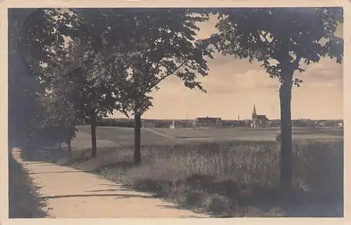 alte orig. AK Dramburg Pommern Schivelbein Swidwin Falkenberg Jastrzębniki Stolzenberg Sławoborze Köslin Cöslin Weg am Stadtrand Dramburg Echt PhotoAK 1937 Vorkrieg Verlag G. Brandt