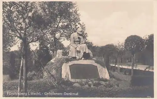 alte orig. AK Fürstenberg Havel b Lychen Templin Gransee Gefallenen- Denkmal Soldat Kriegerdenkmal Ehrenmal Vorkrieg Verlag P. Fielitz in Fürstenberg Havel