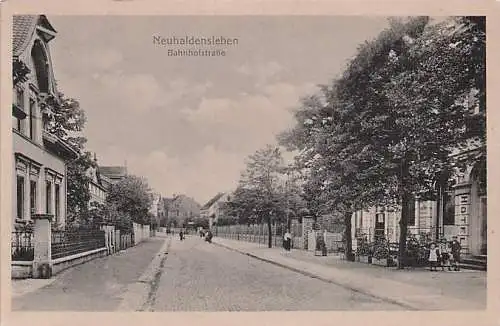 alte orig. AK Neuhaldensleben Haldensleben Börde b Magdeburg Erxleben Wolmirstedt Calvörde Gardelegen Bahnhofstrasse Häuser 1916 Vorkrieg