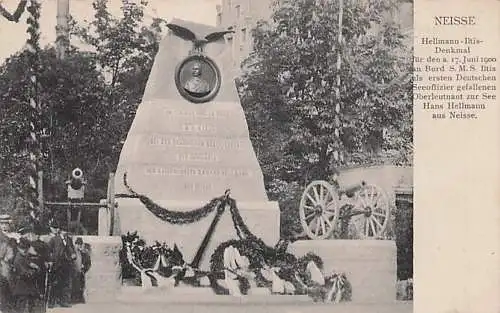 alte orig. AK Neisse Nysa Oberschlesien b Oppeln Oberglogau Bad Ziegenhals Neustadt Prudnik Friedland Grottkau Ottmachau Hellmann - Iltis - Denkmal S.M.S. Iltis Oberleutnant zur See 1909 Vorkrieg