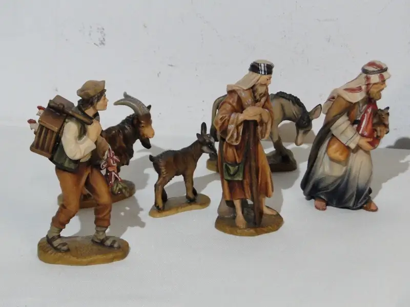 5444D-Krippenfiguren-LEPi-17 Figuren der Marke Lepi-Krippe-Krippenset-10cm hoch 2