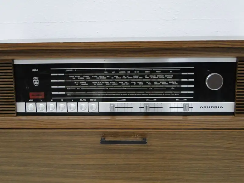 5047-Phonoschrank-Phonokasten-Radio-Grundig-Plattenspieler-Stereo-Konzertschrank 3