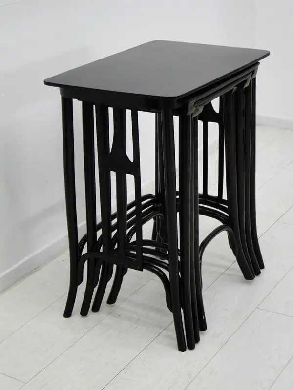 3937-THONET-Beistelltische-4er Satz-Bugholz-Tisch-4Satz Beistelltische-Bugholzti 2