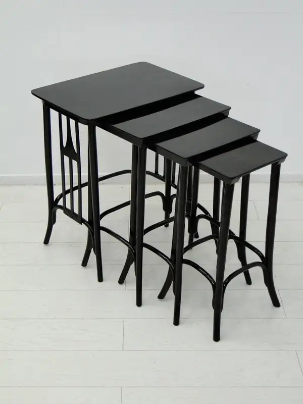 3937-THONET-Beistelltische-4er Satz-Bugholz-Tisch-4Satz Beistelltische-Bugholzti 3