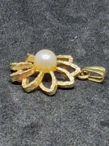 Kettenanhänger - Blume mit Perle - 14 Karat - 585 Echtgold - Gelbgold