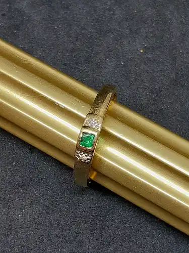 Damenring mit Smaragd und Diamantsplitter - 14 Karat - Goldring  585 Echtgold