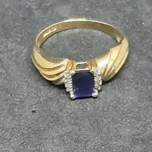 Goldring mit synthetischen Stein und Diamanten - 9 Karat - 375 Echtgold - Ring - Goldring