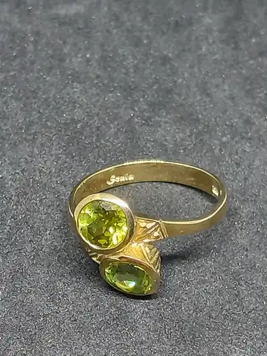 Goldring mit 2 Peridot Steinen - 9 Karat - 375 Echtgold - Ring