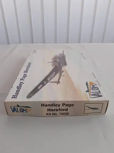 Valom Handley Page Hereford-1:72-72035-Modellflieger-OVP-1081