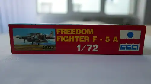 Esci Freedom Fighter F-5A-1:72-9032-Modellflieger-OVP-0937