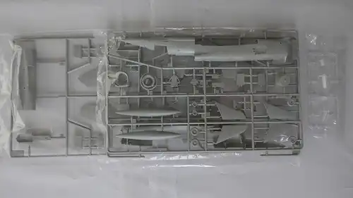 Trumpeter North American F-107A Ultra Sabre-1:72-Modellflieger-OVP-0803