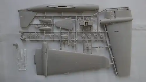 Mach 2 General Dynamics RB-57F-1:72-GP.019-OVP und Italeri Martin B-57B Canberra-1:72-144-Modellflieger-0745