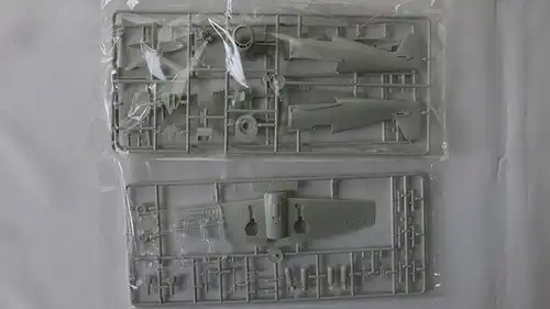 Academy Grumman F6F-3/5 Hellcat-1:72-2121-Bauteile versiegelt-Modellflieger-OVP-0689